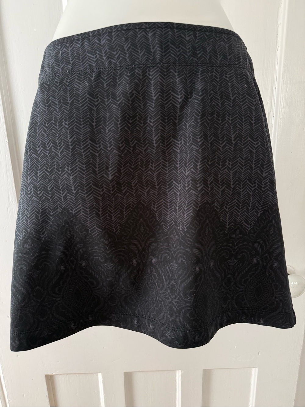 Athleta Women’s Black Patterned Skirt